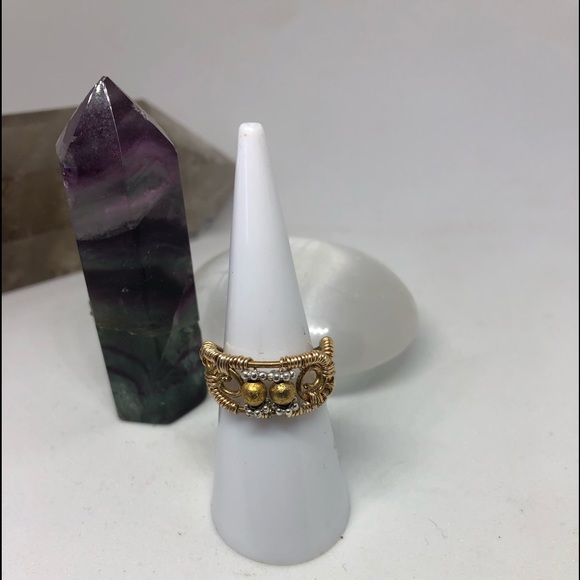 Gold tone wire wrapped ring - Picture 2 of 3